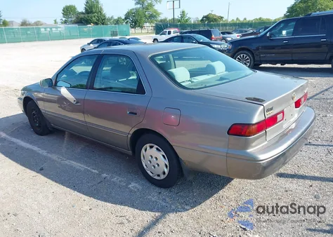 1999 Toyota Camry Le from USA, damaged, VIN 4T1BG22KXXU582315